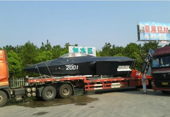网友拍歼-20上高速被大卸八块