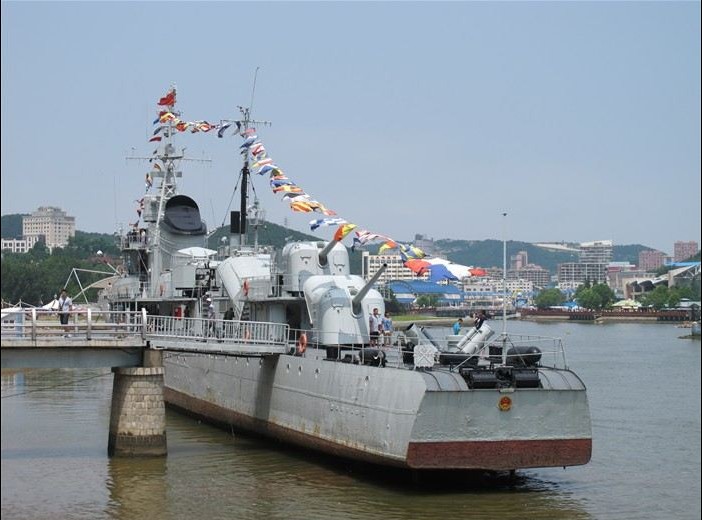 中国海军传奇舰艇：大连104导弹驱逐舰