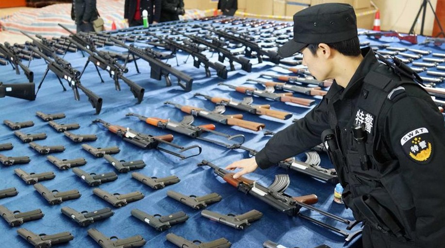 贵阳警方捣毁地下兵工厂 缴枪上万支