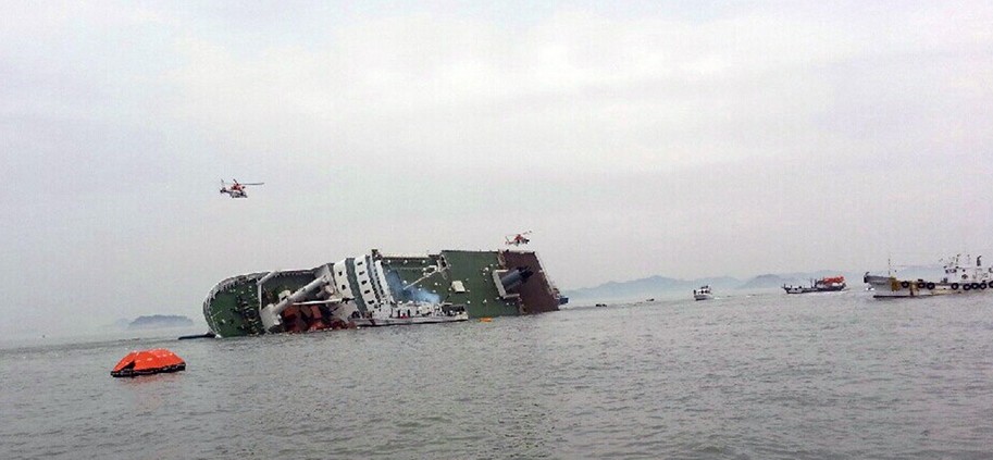 韩国一艘载有四百余人客轮沉没