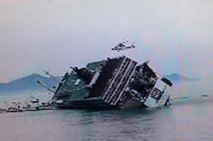 韩国一艘载有四百余人客轮沉没
