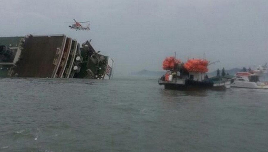 韩国一艘载有四百余人客轮沉没