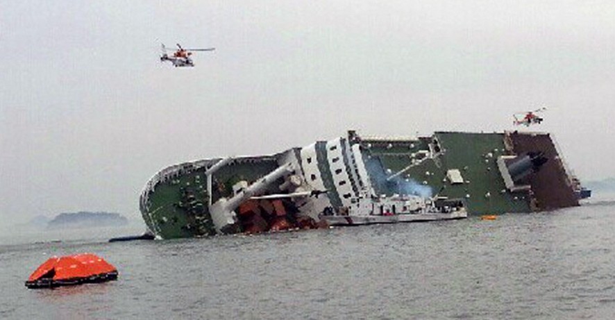 韩国一艘载有四百余人客轮沉没