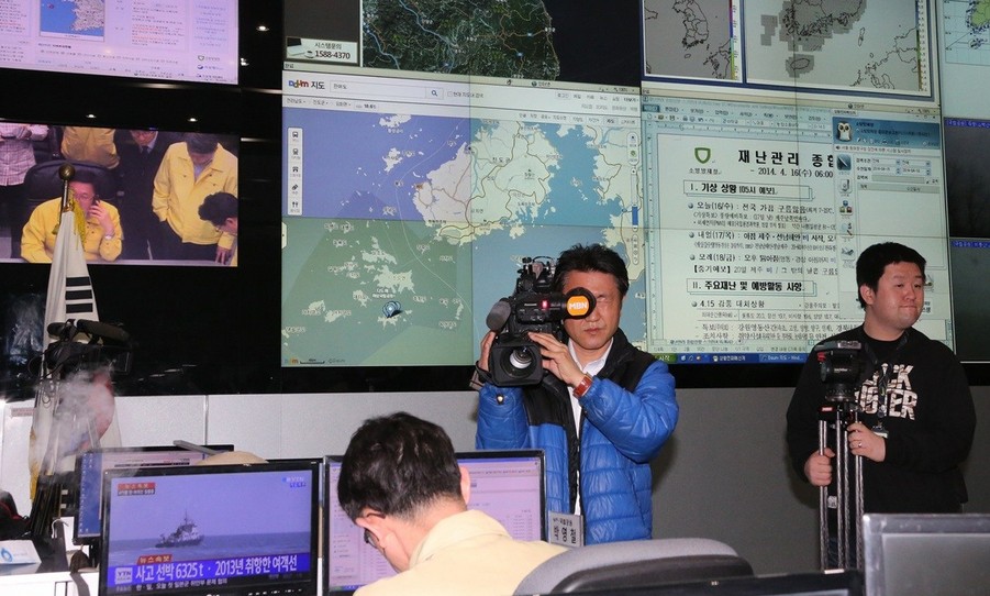 韩国一艘载有四百余人客轮沉没
