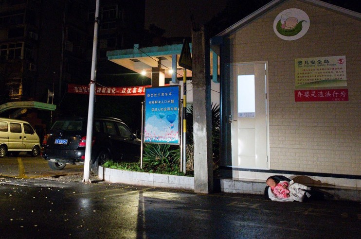 南京“弃婴岛”拍到多名弃婴者