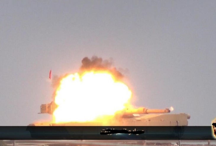 伊拉克M1A1被火箭弹击中起火