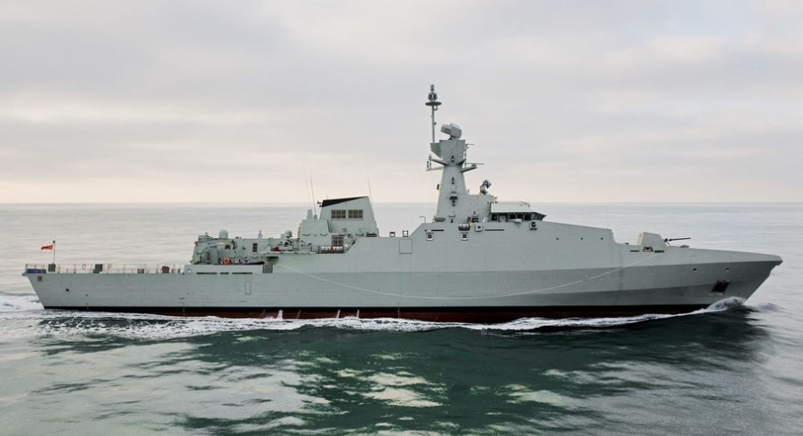 　8.阿曼Khareef级轻型护卫舰　　由英国BAE建造，服役于阿曼海军。用于巡逻，救灾，拦截。装备76毫米Ota炮，飞鱼反舰导弹，Mica防空导弹，有机库。柴油动力，最大航速25节，最大航程4500节。