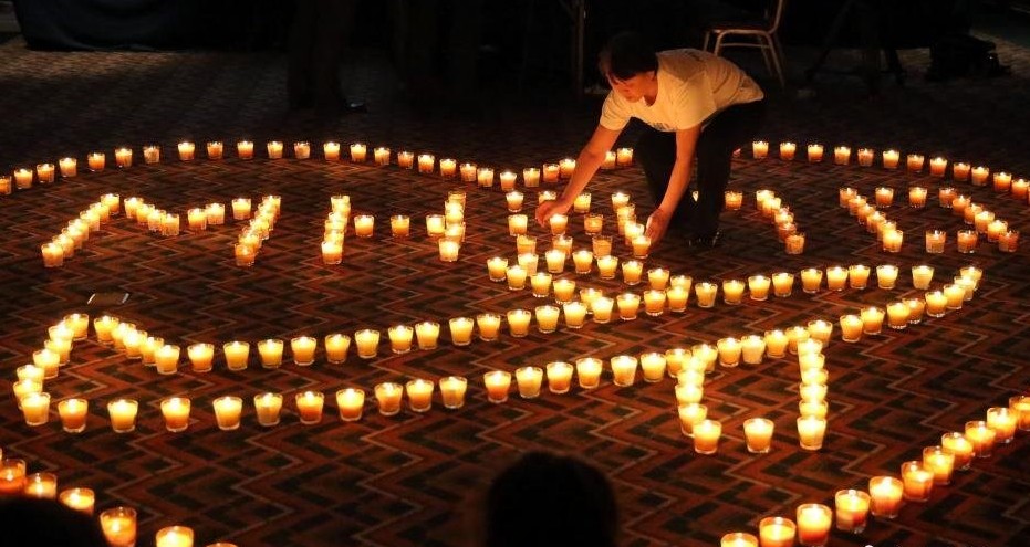 4月8日，乘客家属祈福。当日，马航MH370航班失联事件发生满一个月，失联乘客家属在北京丽都饭店举行祈福活动。