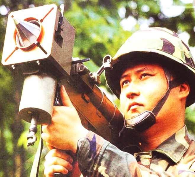 从70年代以后，单兵便携式防空导弹便应运而生。